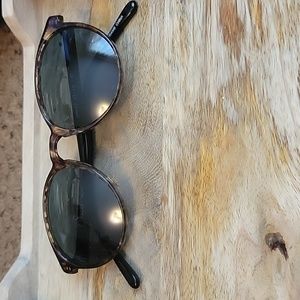 Sunglasses with tortoise brown
